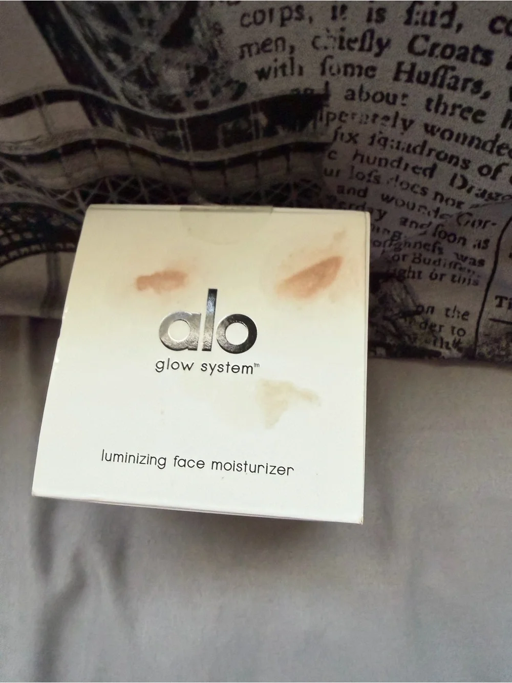 ALO Yoga white Luminizing Face Moisturizer